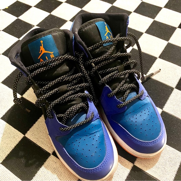 Nike Air Jordan Retro 1 Hightop Varsity; Maize/Solar Orange - Picture 6 of 10